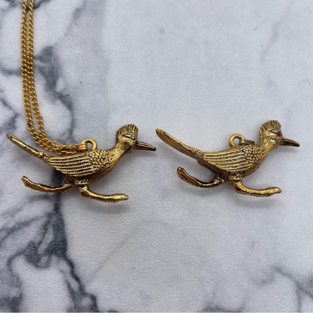 Gold Tone Roadrunner Pendants 1 Chain Southwestern